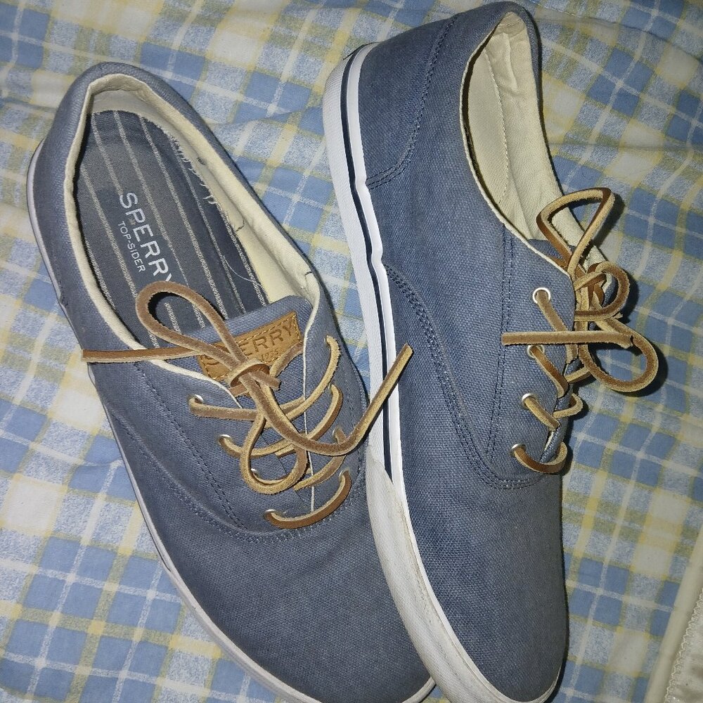Sperry topsiders